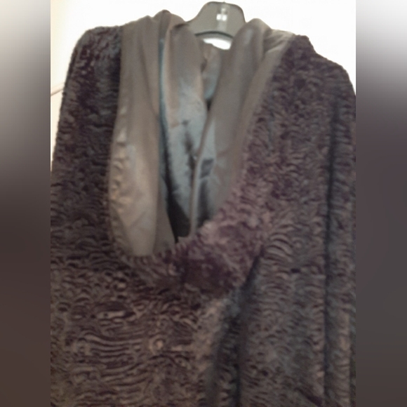 Cape - Picture 4 of 11